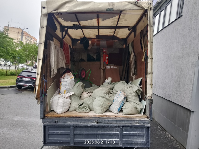 Вывоз строительного мусора. Вывоз строительного мусора.