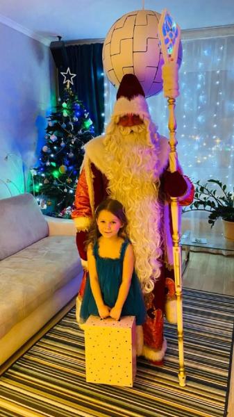 Андрей:  Дед Мороз с фокусами и Снегурочка на дом в Москве
