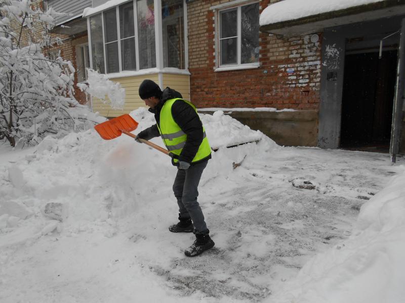 Владимир:  Уборка придомовой территории от снега