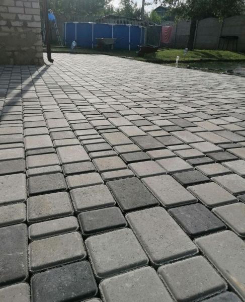 Ёсинджон:  Бригада укладка брусчатка  Заливка бетонны
