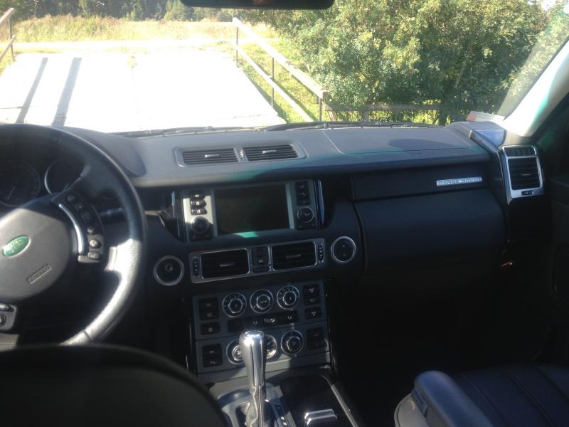сергей:   Внедорожник Range Rover с водителем