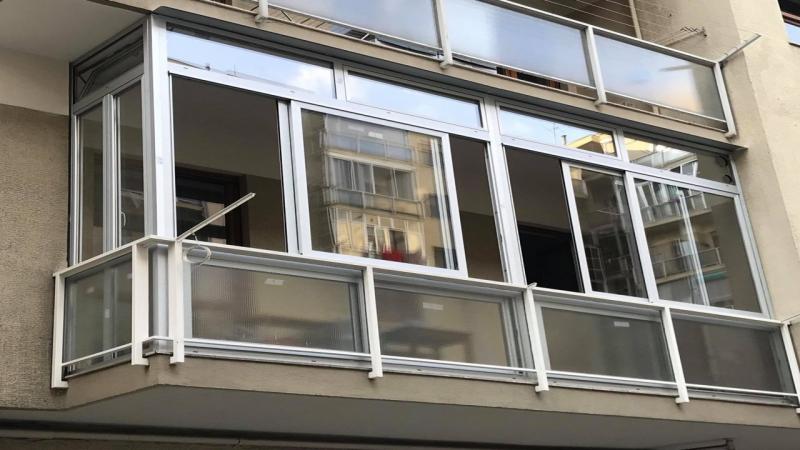 дом 23 балкон калуга. отделка балконов калуга. лоджия кошелев парк. мягкое остекление балкона. балконы калуга.