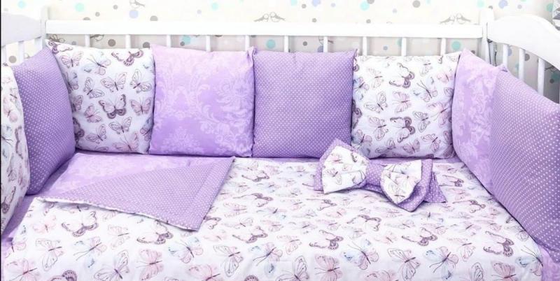Набор в кроватку, бортики, постельное белье.