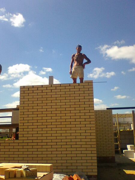 Бригада каменьщиков предлагает услуги по кирпичной кладке 