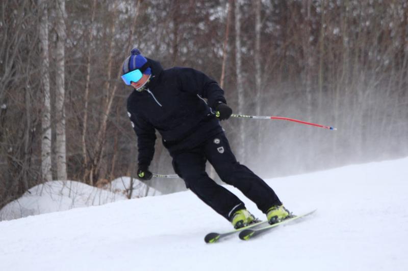 Артём:  Инструктор по горным лыжам 