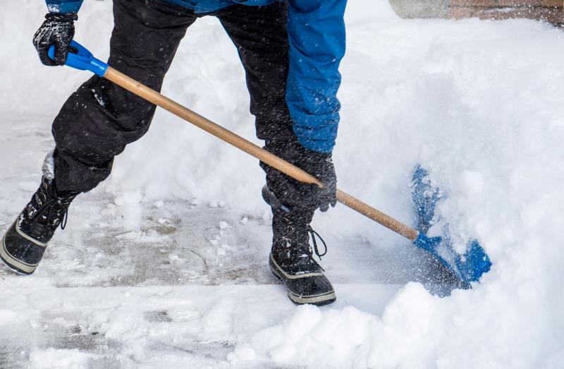 Тимур:  Уборка снега вручную в Казани | Рабочие для уборки снега