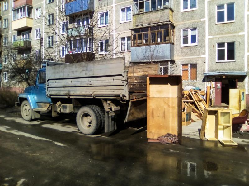 Сергей Понамарёв:  Вывозим старую мебель бытовую технику на свалку