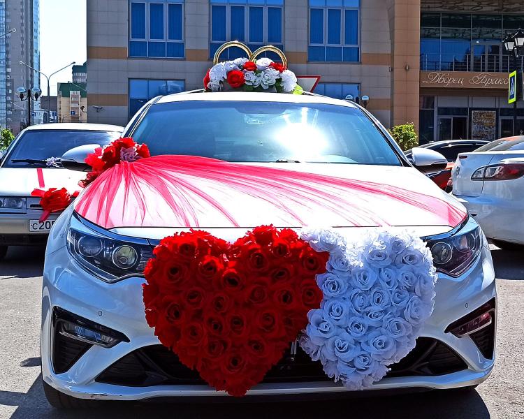 Украшение свадебных машин цветами: оформление авто