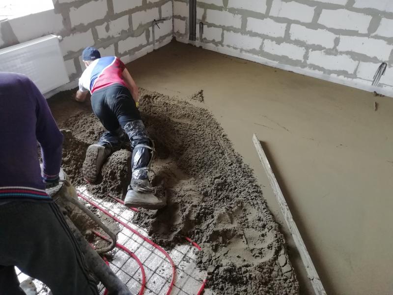 Полусухая стяжка пола в клину