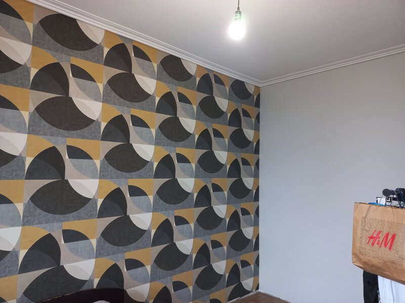 Поклейка обоев. Шпаклевка . Отделочные работы.