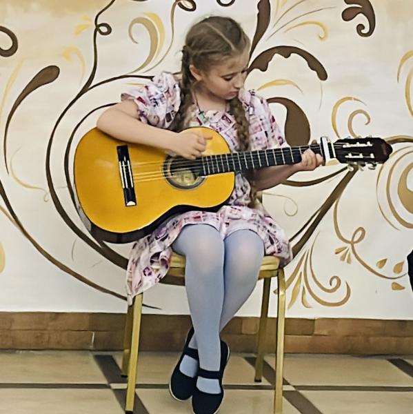 Анастасия:  Обучение игре на гитаре Копейск центр развития ЖИВУЛЕЧКА