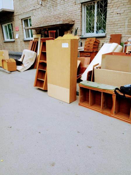 виталий:  Вывоз старой мебели грузчики транспорт