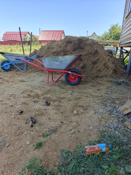 Развоз грунта вручную тачками