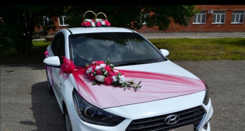 Татьяна :  Прокат свадебный украшений на машину 