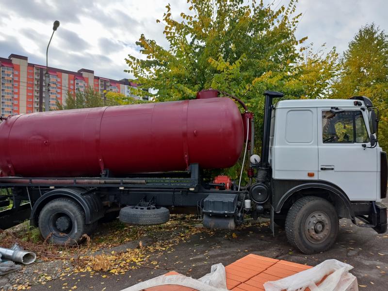 рустам:  Услуги ассенизатора. Откачка септика