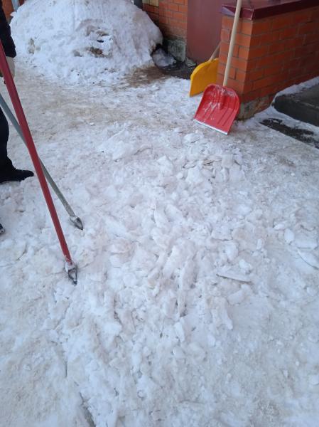 Михаил:  Уборка снега и наледи с крыш и тротуаров