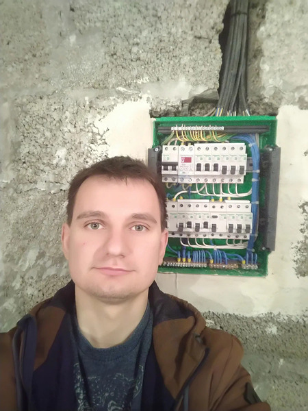 Электрик. От розетки. Частник. Приеду быстро к вам