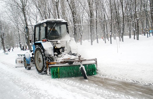 Мегастрой:  Аренда трактора МТЗ с щеткой и бочкой. Уборка снега.