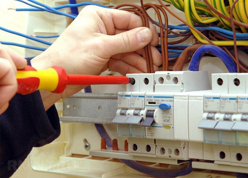 Илья:  Услуги электрика и мелкий бытовой ремонт