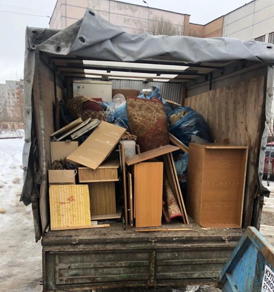 Максим:  Вывоз мусора мебели хлама