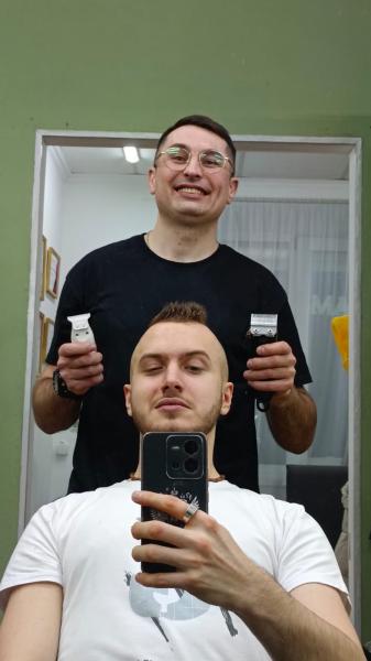 Дмитрий:  Парикмахерская по мотивам барберинга