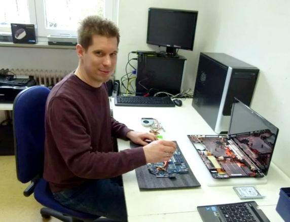 Ростислав:  Мастер по ремонту ноутбуков и компьютеров