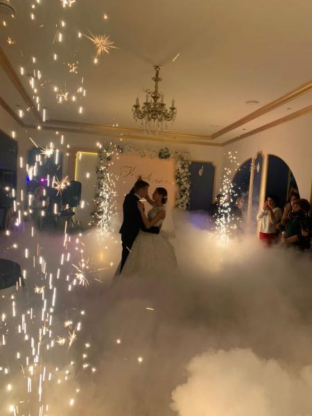 оксана:  Тяжёлый дым на танец, спецэффекты, оформление свадеб