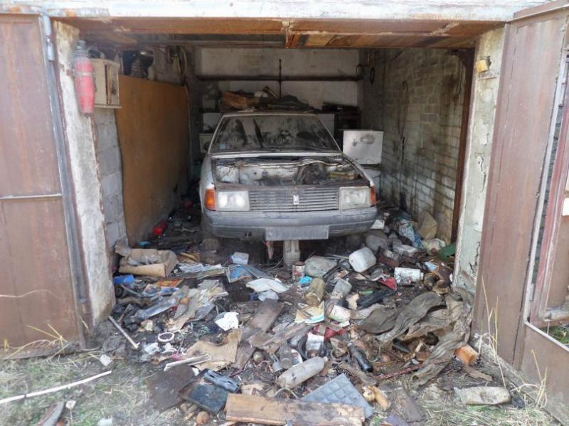 Александр:  Уборка гаражей вывоз мусора 