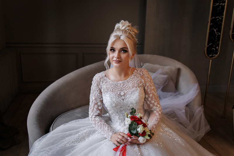 30 000 — цена с октября по май. 

35 000 рублей — цена с июня по сентябрь.

Стандартный пакет
Видеосъемка торжества (до 10 часов). 

— Создание свадебного клипа (3-5 минут).
— Монтаж регистрации и банкета.  
— Интервью гостей и молодоженов
— Работа осуществляется только по договору.  
— Предоплата за резервирование даты составляет 10 000 рублей. 