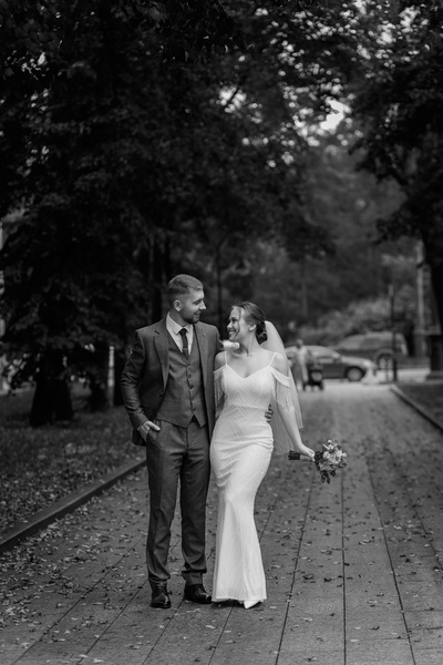 30 000 — цена с октября по май. 

35 000 рублей — цена с июня по сентябрь.

Стандартный пакет
Видеосъемка торжества (до 10 часов). 

— Создание свадебного клипа (3-5 минут).
— Монтаж регистрации и банкета.  
— Интервью гостей и молодоженов
— Работа осуществляется только по договору.  
— Предоплата за резервирование даты составляет 10 000 рублей. 