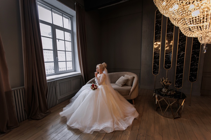 30 000 — цена с октября по май. 

35 000 рублей — цена с июня по сентябрь.

Стандартный пакет
Видеосъемка торжества (до 10 часов). 

— Создание свадебного клипа (3-5 минут).
— Монтаж регистрации и банкета.  
— Интервью гостей и молодоженов
— Работа осуществляется только по договору.  
— Предоплата за резервирование даты составляет 10 000 рублей. 