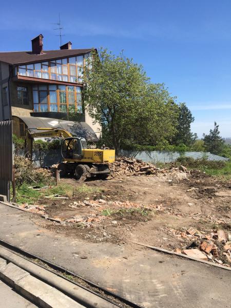 Слом домов,построек 