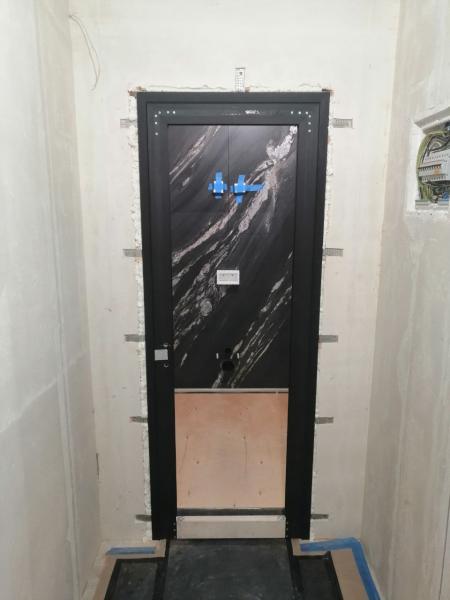 Монтаж входных дверей