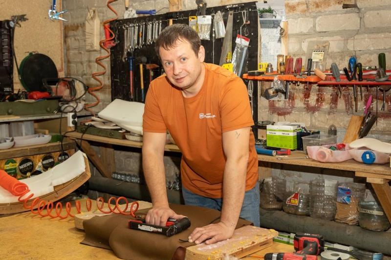 Алексей:  Перетяжка и ремонт мебели