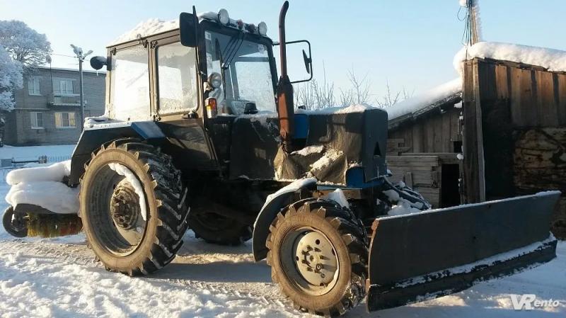 Роман:  Услуги трактора Мтз 82.1.Чистка снега,услуги щётки.