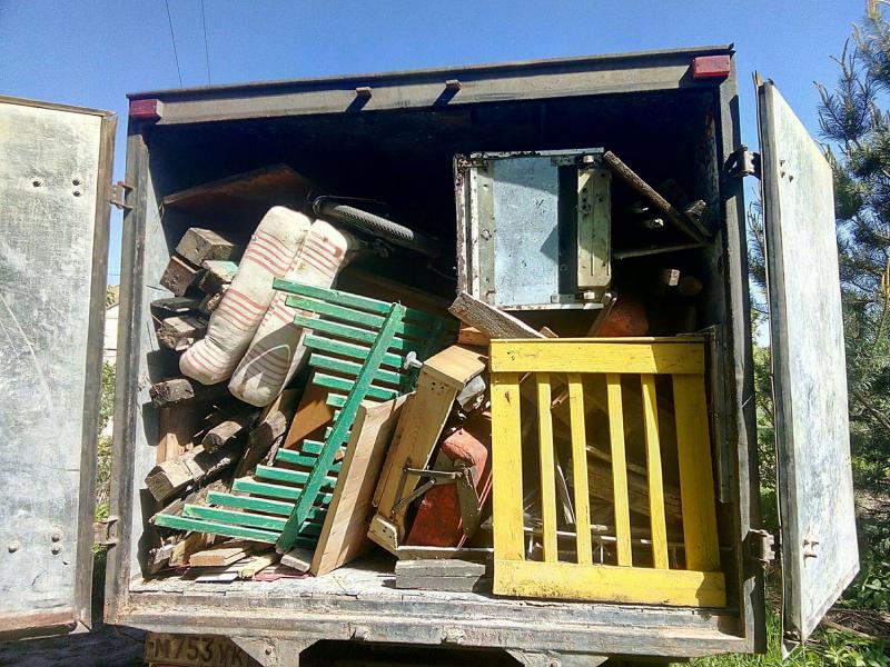 Алексей:  Вывоз мебели  строительного мусора.