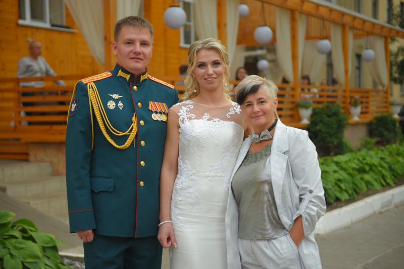 Юлия:  Ведущая на свадьбу, юбилей, выпускной, корпоратив. 