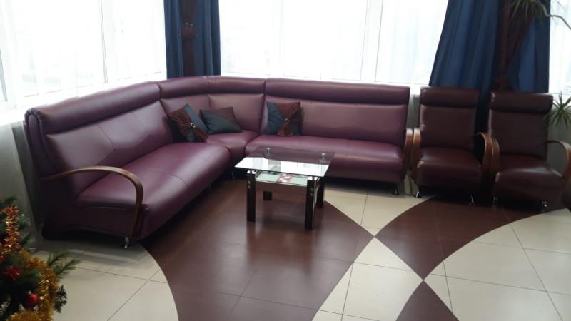 перетяжка углового дивана кожей