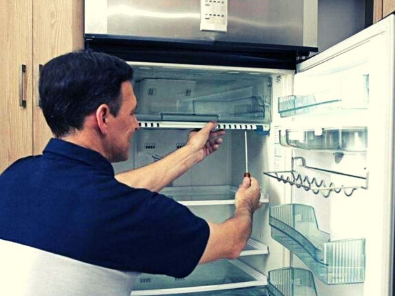 Виталий:  Ремонт холодильников на дому 