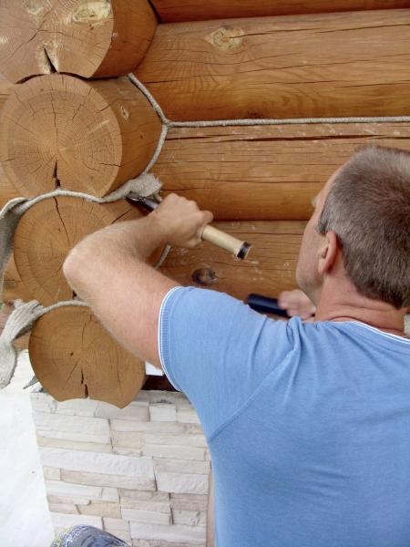 Конопатка,шлифовка и покраска срубов, бань , домов, вилл.