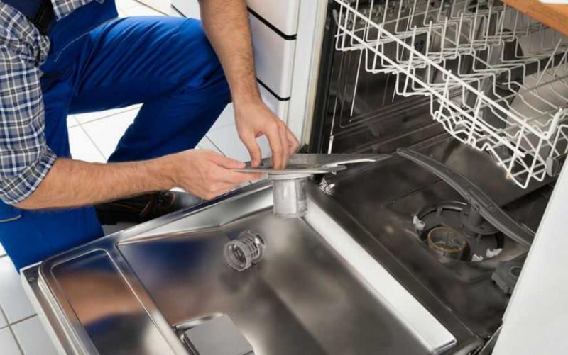 Семен:  Ремонт стиральных/посудомоечных машин/холодильников на дому