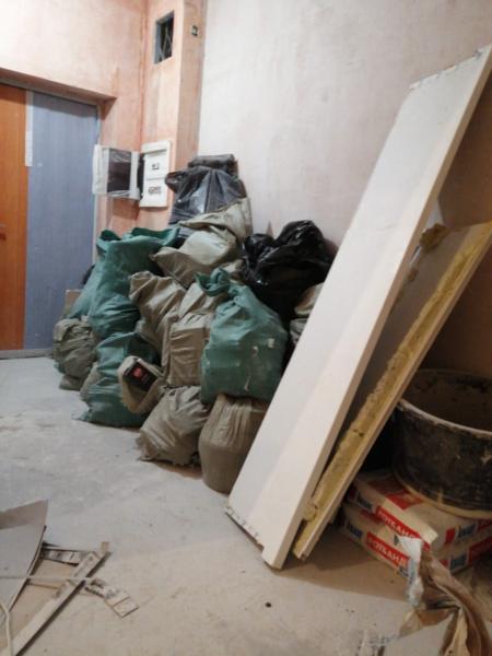 Вывоз строительного и бытового мусора на газелях.