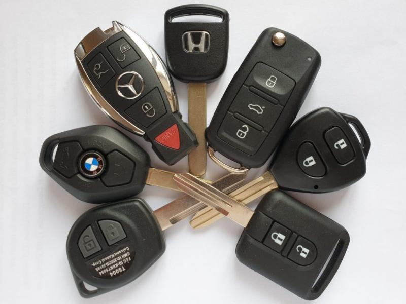 Олег:  Изготовление автомобильных ключей с чипом при полной утере 