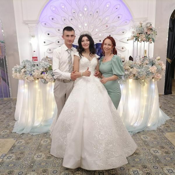 Юлия:  Ведущая свадеб и торжеств