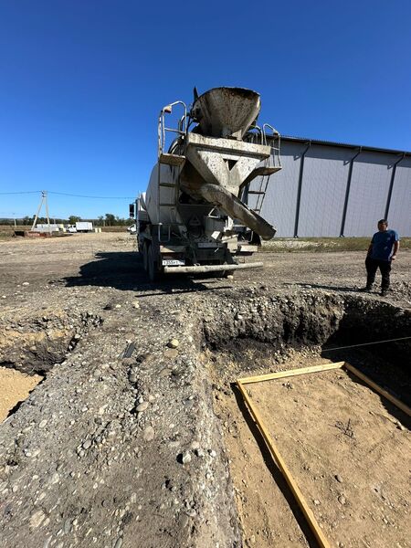 Заливка бетонной подготовки