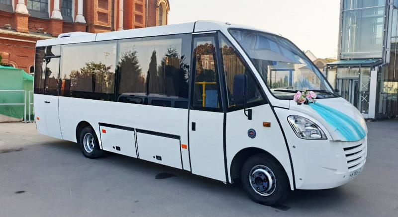 Светлана:  Автобусы от 8 до 30 мест