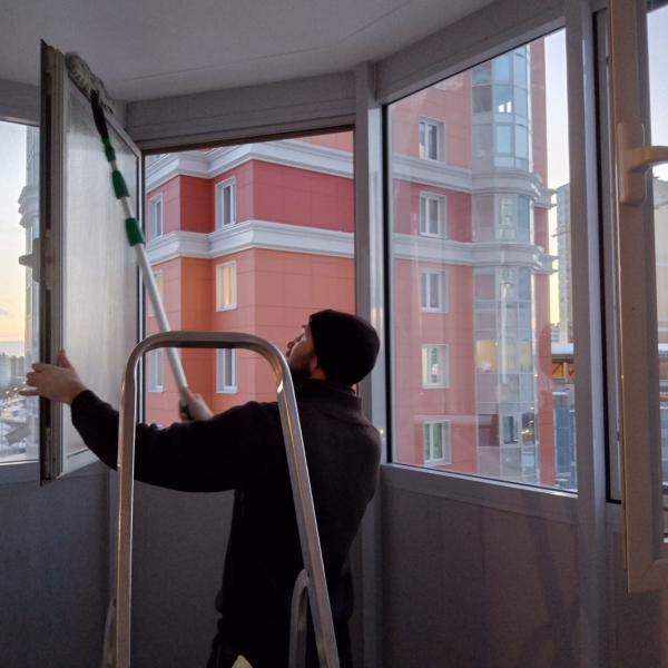 Дмитрий:  Мойка окон,балконов,террас и витрин.С-Петербург и область.