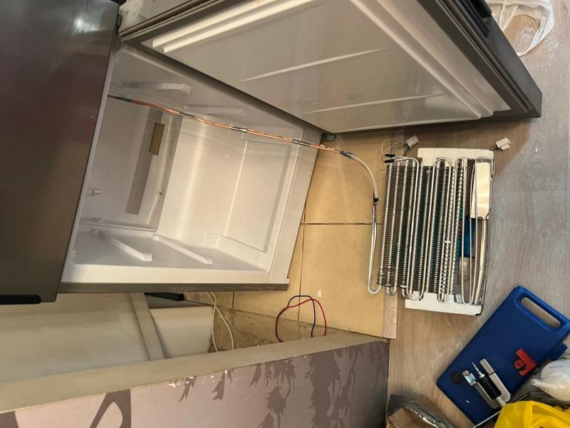 Артем:  Частный мастер по ремонту холодильников в Москве