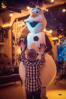 Виктор:  Ростовая кукла веселого снеговика на ваш праздник