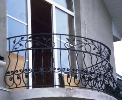 Балконы, перила, заборы, козырьки, решетки.